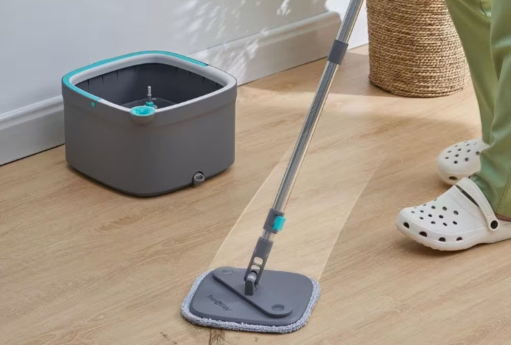 spin 800 Mop & Bucket system cleaning wood floors